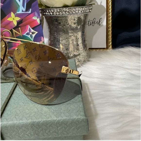 🧡Louis Vuitton Z1020W Gold Monogram Clockwise Sunglasses - Picture 6 of 14